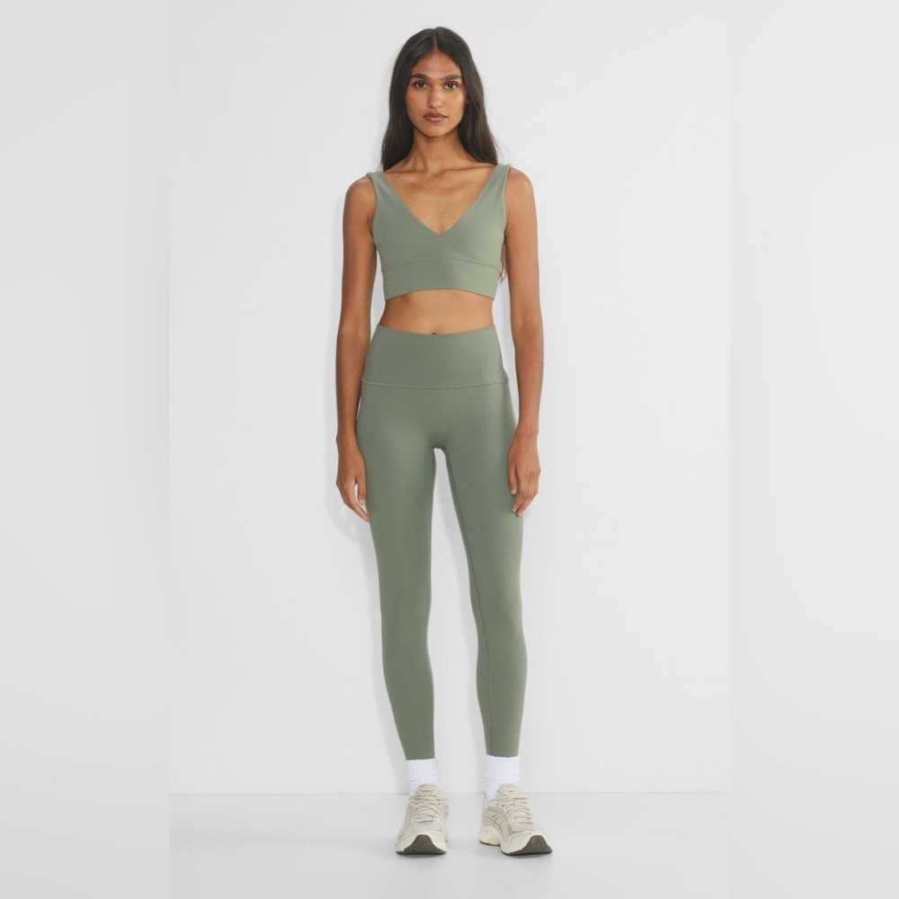 NWT Aritzia Golden FigureForm Eternity Hi-Rise Raw-Hem Legging